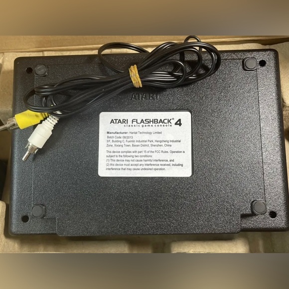 Atari Flashback 4 Classic Game Console Sealed Boxed 2600 Series & 76 Games 🔥 - Picture 4 of 6
